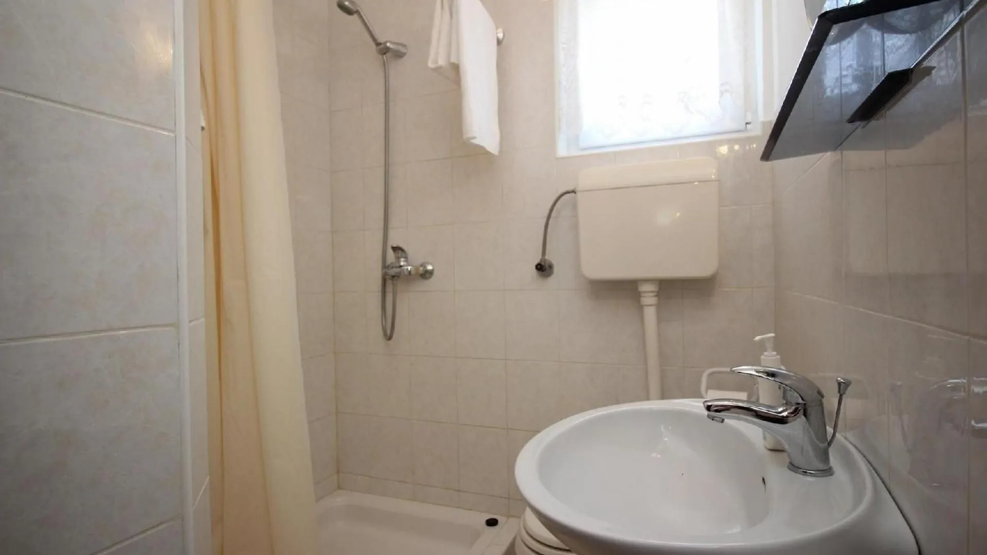 Ferienwohnung Fuer 3 Personen Ca 50 M In Silo, Adriakueste Kroatien Kroatische Inseln - B44380 0*, Silo (Krk)